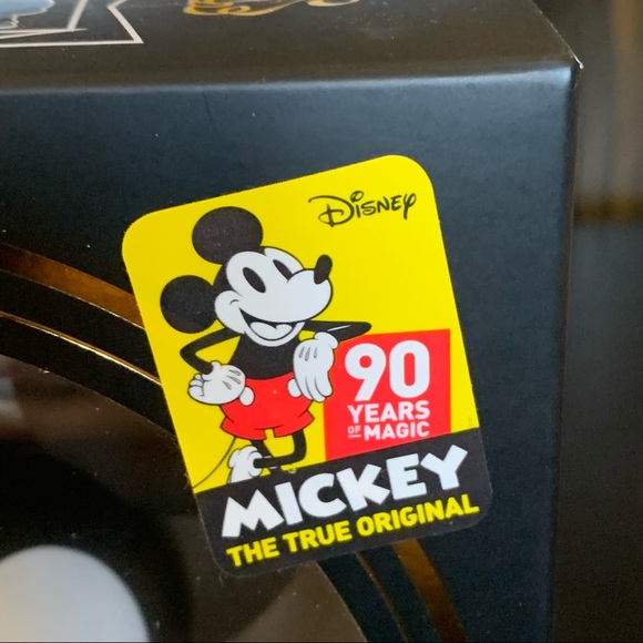 Disney SHORTS Mickey Mouse Limited Edition Vinyl Figurine - NIB - Picture 4 of 9